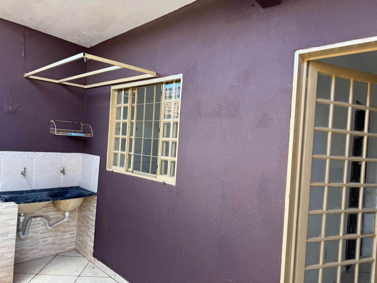 Alugo quitinete cz americana, quarto banheiro área de serviço