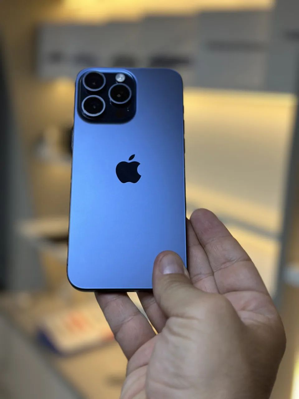 IPHONE 15 PRO MAX 512GB AZUL SEMINOVO - Celulares e Smartphones