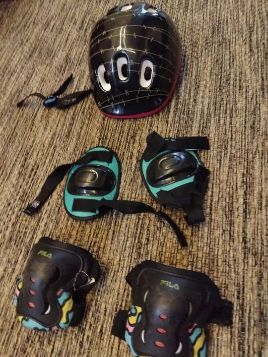 Capacete,joelheira, cotoveleira.