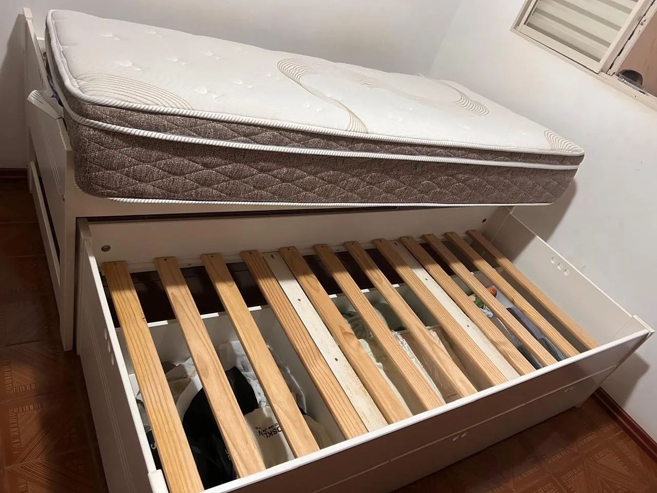 Cama dupla com gavetas em madeira branca  - Foto 2