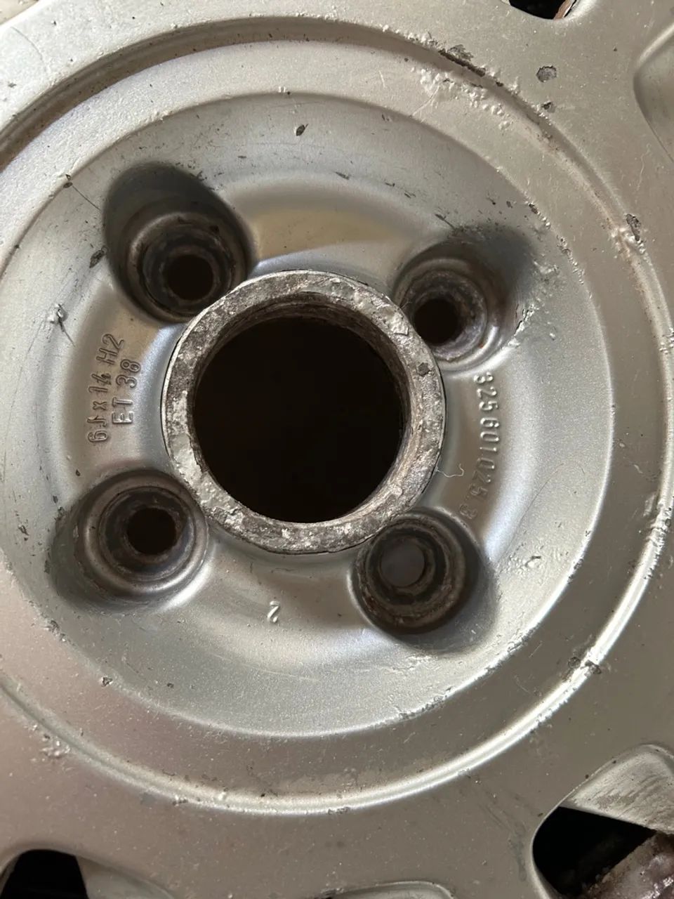 Rodas de liga leve originais Vw Santana aro 14 4x100  - Foto 3