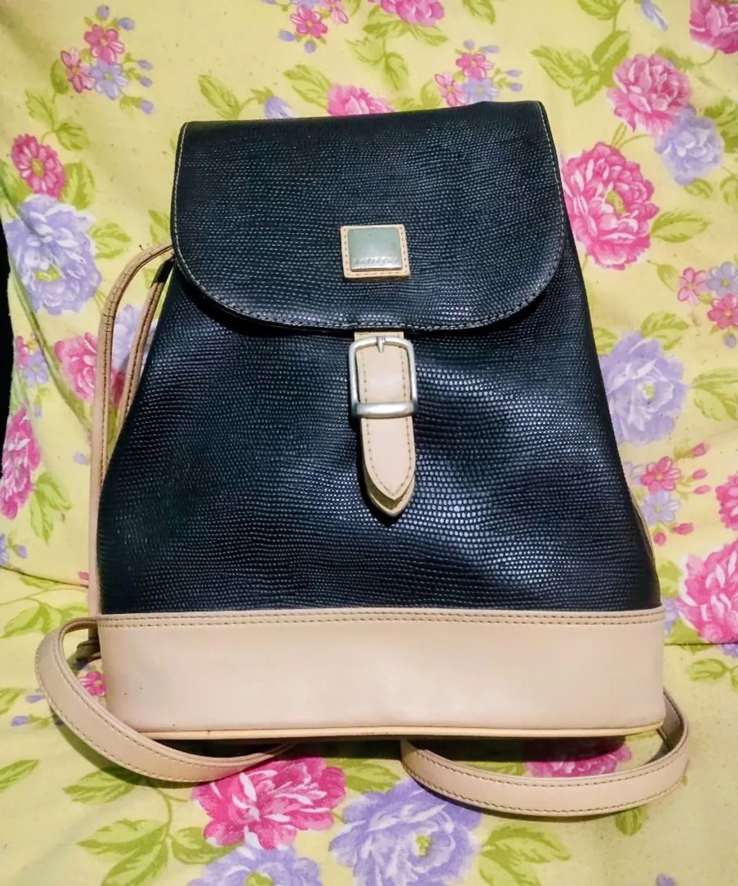 Bolsa feminina Raffythy couro em bom estado 