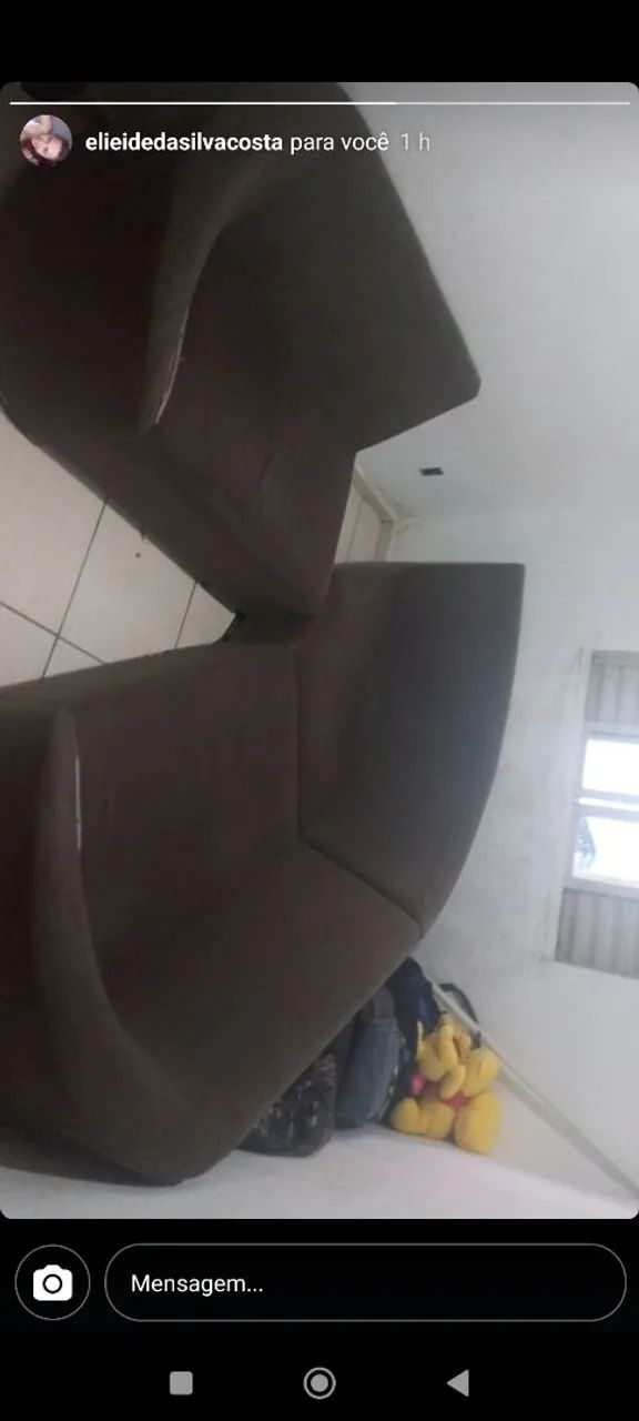 Sofá com rasgado nas laterais pois quando senta ele abre