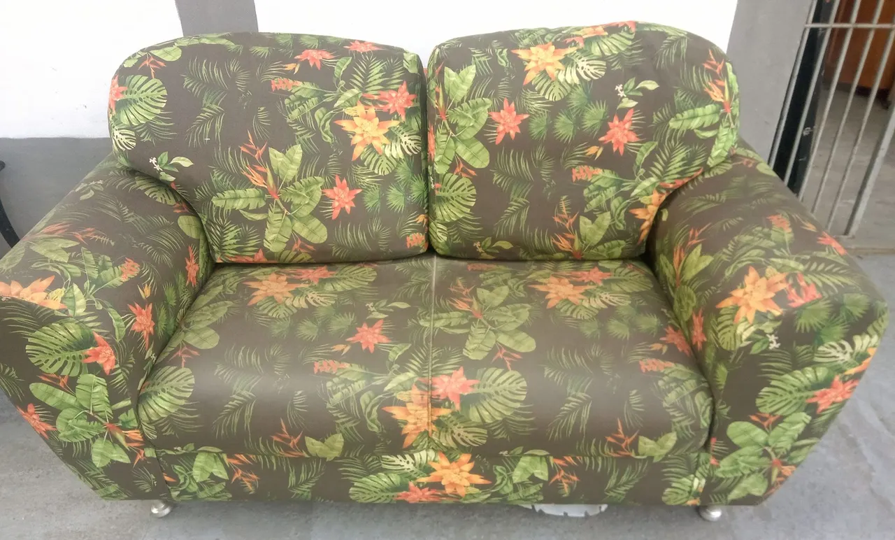 VENDO ESSE SOFÁ ESTAMPADO