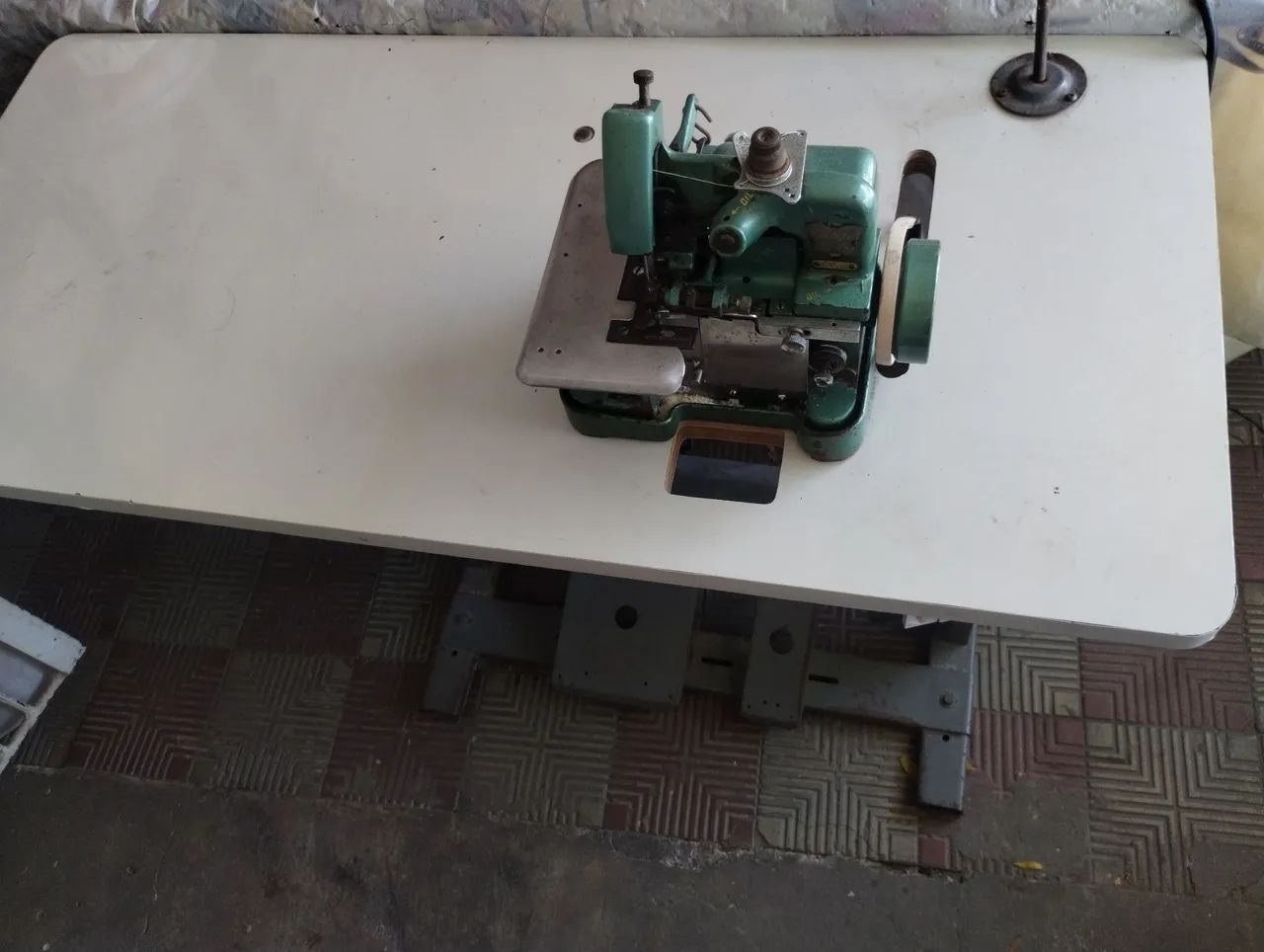 Marquinha de costura overloque em bom estado  - Foto 3