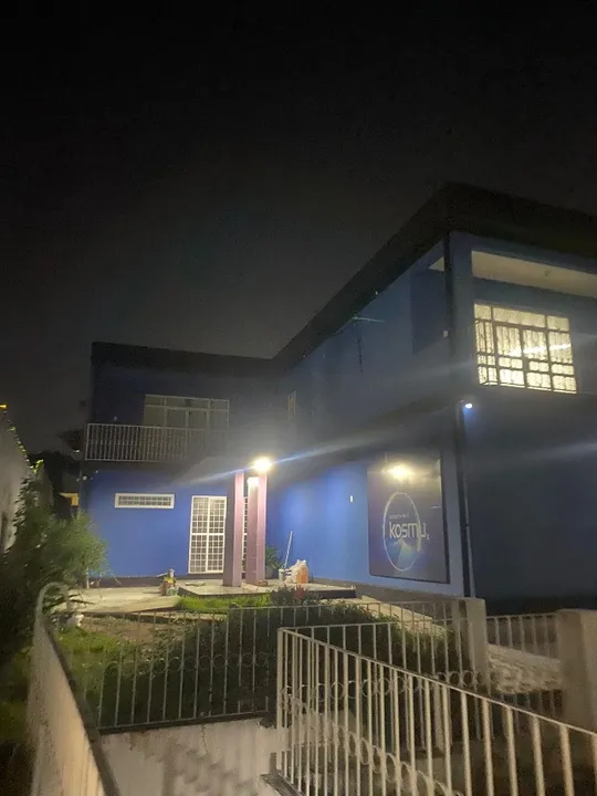 Excelente Casa Comercial Climatizada c/ 6 Salas sendo 2 Suítes no Centro da Cidade