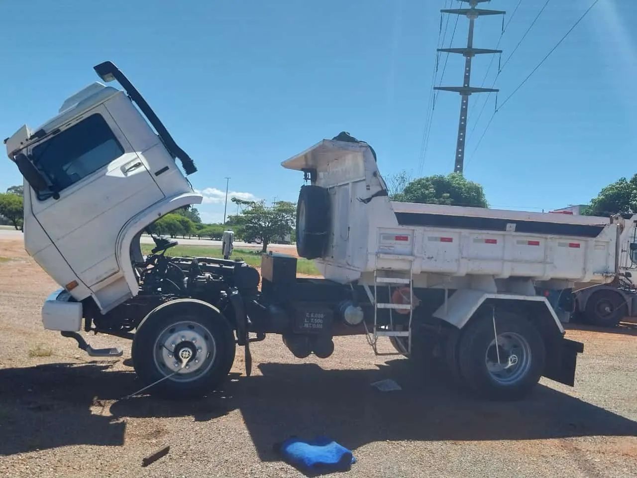 Caminhão caçamba  - Foto 2