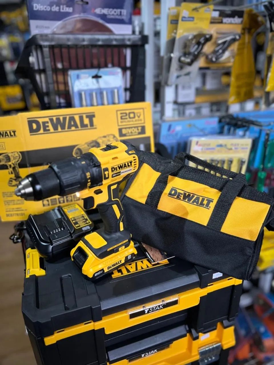 Parafusadeira/Furadeira de Impacto Brushless com 1 Bateria 2Ah 20V Max* 65Nm Bolsa Dewalt  - Foto 2