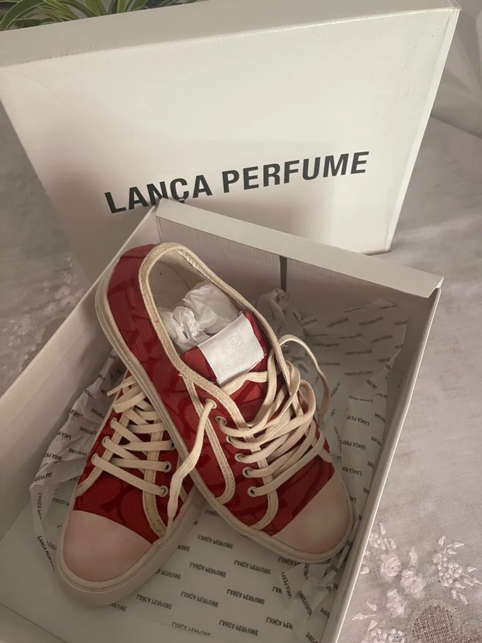 Tênis lança perfume TAM 35 novo
