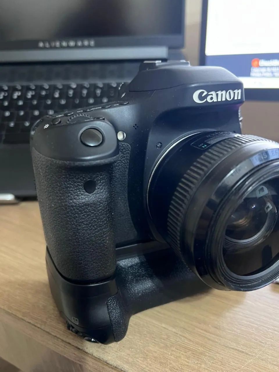 Câmera Cânon 80d + Grip e Lente Canon 28mm 1.8 - 12.200 cliques - Foto 6
