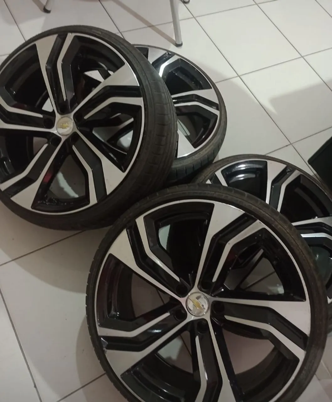 Jogo de Rodas Aro 20 Chevrolet com Pneus