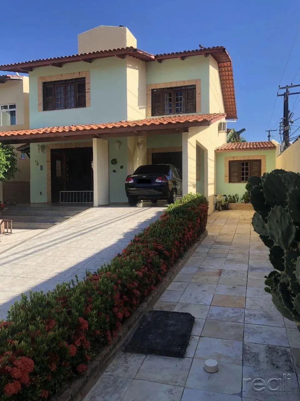 Casa Duplex no Cambeba | 250 m² | 03 Suítes | 06 Vagas