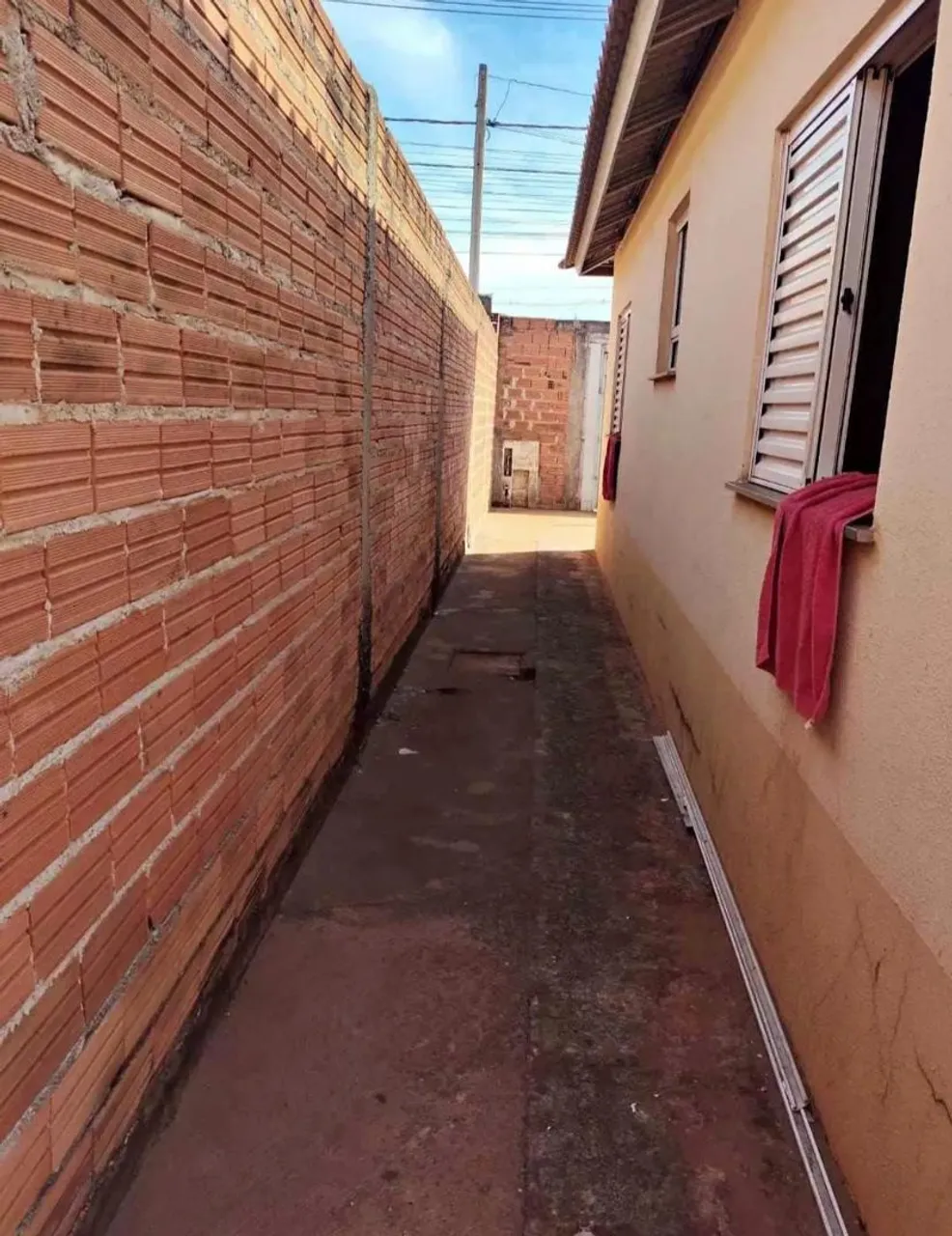 # Vende-se casa no Bairro Vila Operária
