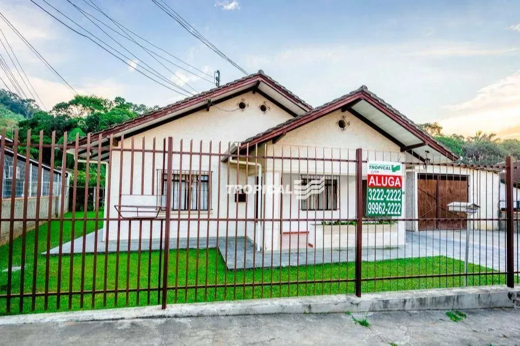 Casa com 4 dormitórios para alugar, 220 m² por R$ 2.440,00/mês - Velha - Blumenau/SC