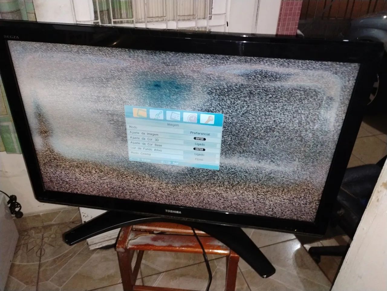 TV Toshiba 42 polegadas Modelo 42XV500DA com defeito mancha na Tela - Foto 3