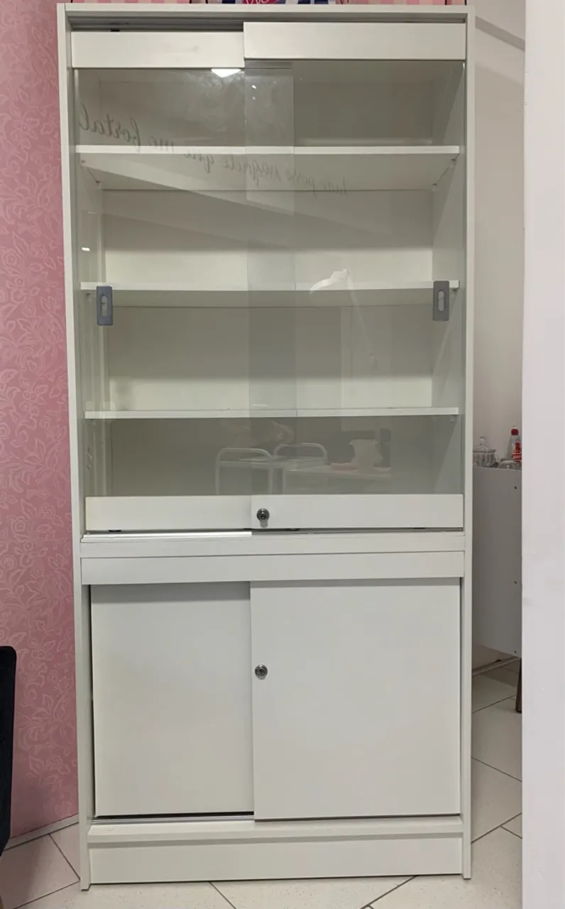 Vitrine expositor em Mdf com sistema de travamento(chave)