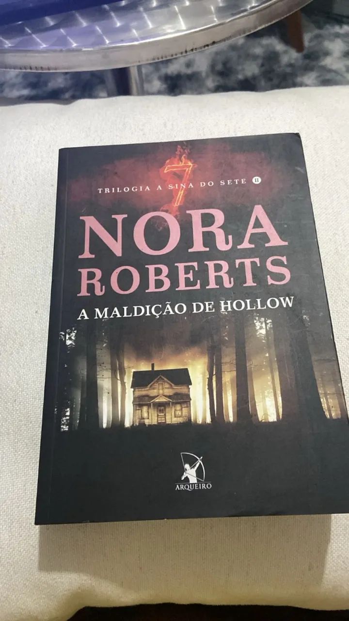 A Maldição de Hollow - Nora Roberts - Livros e revistas - Santa Paula ...