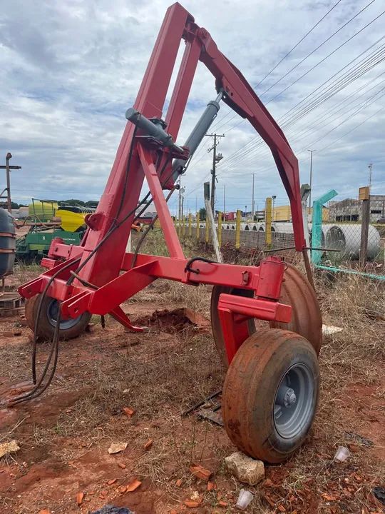Venda ou troca em implementos agricolas Guincho Pega bag roda articulada 2.000  kg Tatu