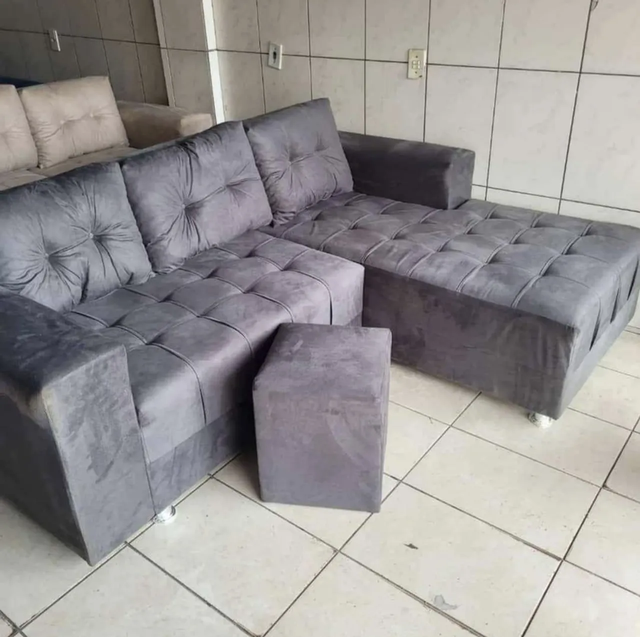 Sofá de Canto Cinza em Suede