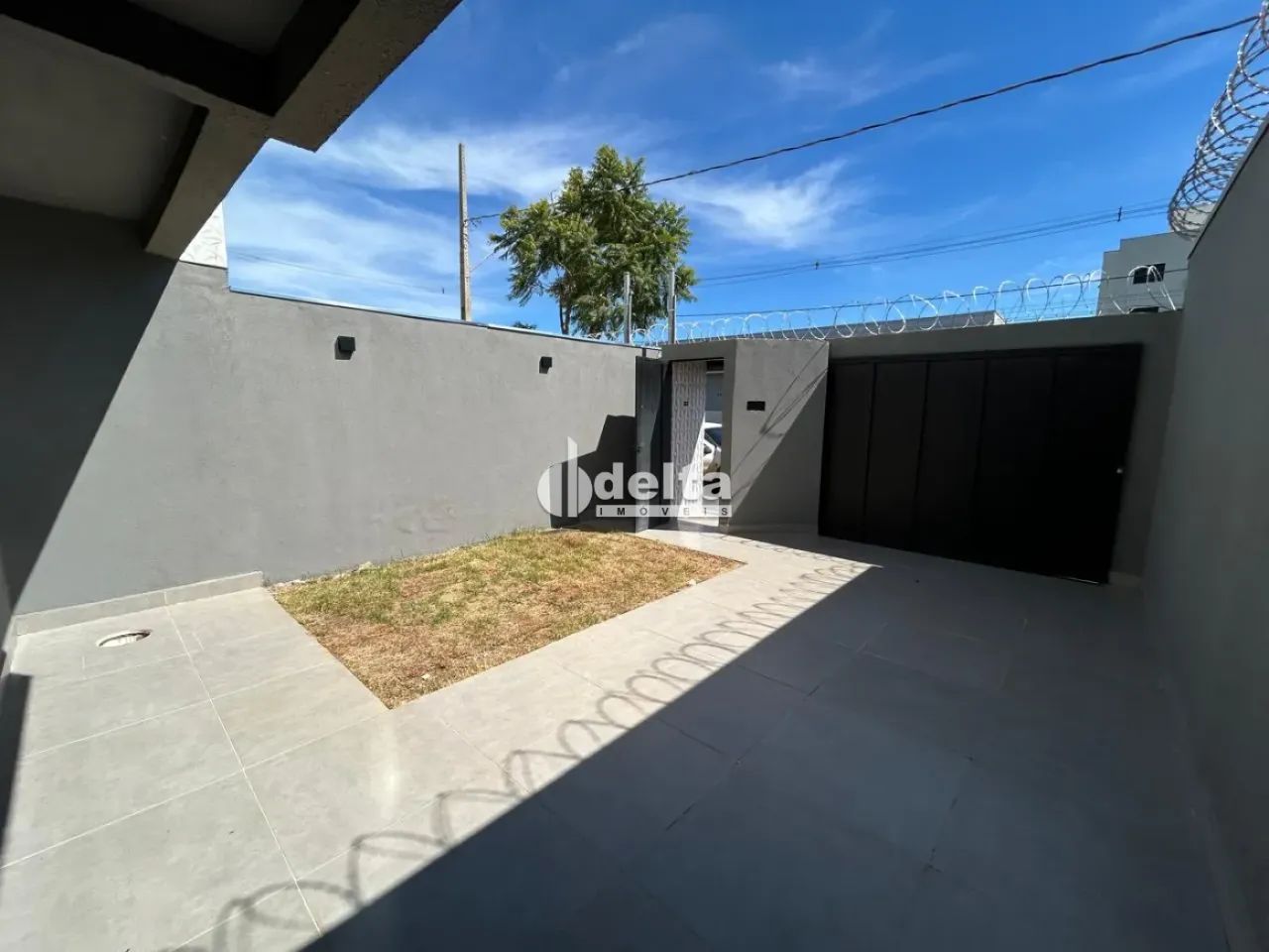 Sobrado disponível para venda no bairro Novo Mundo em Uberlândia-MG