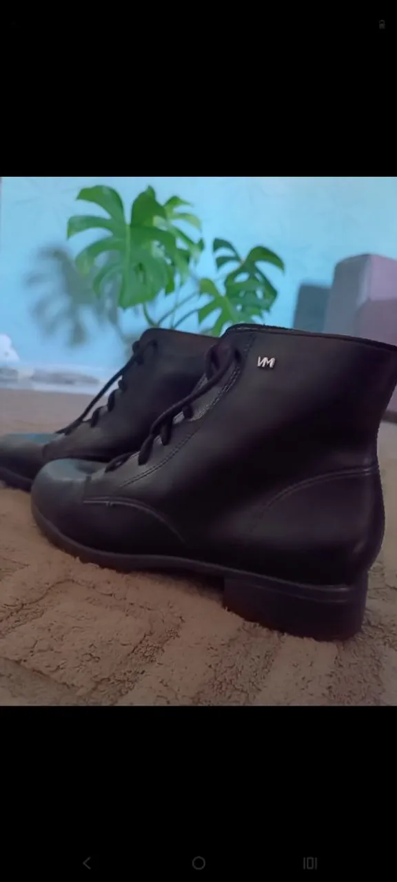Botas de Couro Preto