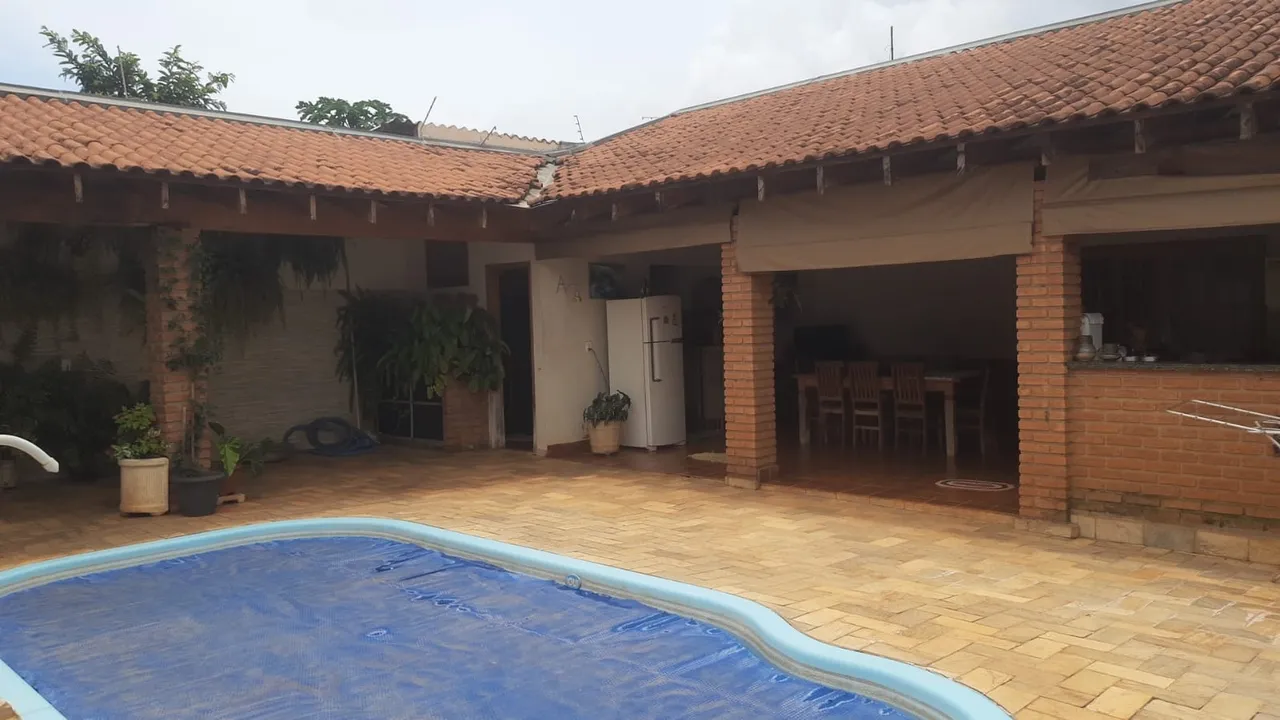 Vende-se casa, 240 m2 construção, 342 m2, 3 quartos, 1 suíte, área laser piscina, em Tabap