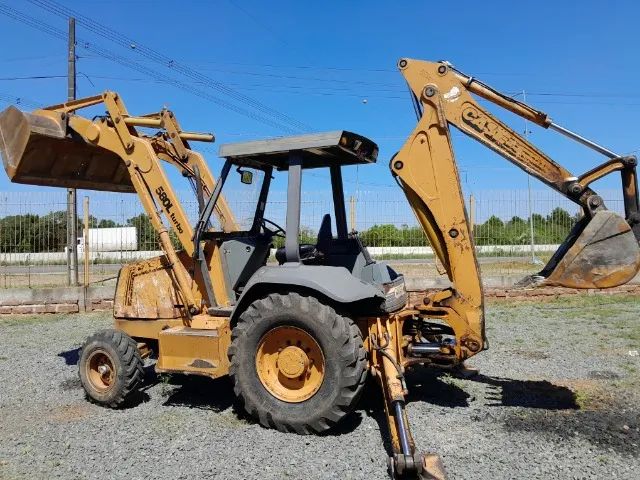 Retroescavadeira case 580L 1998 4x2  emplacada - Foto 2