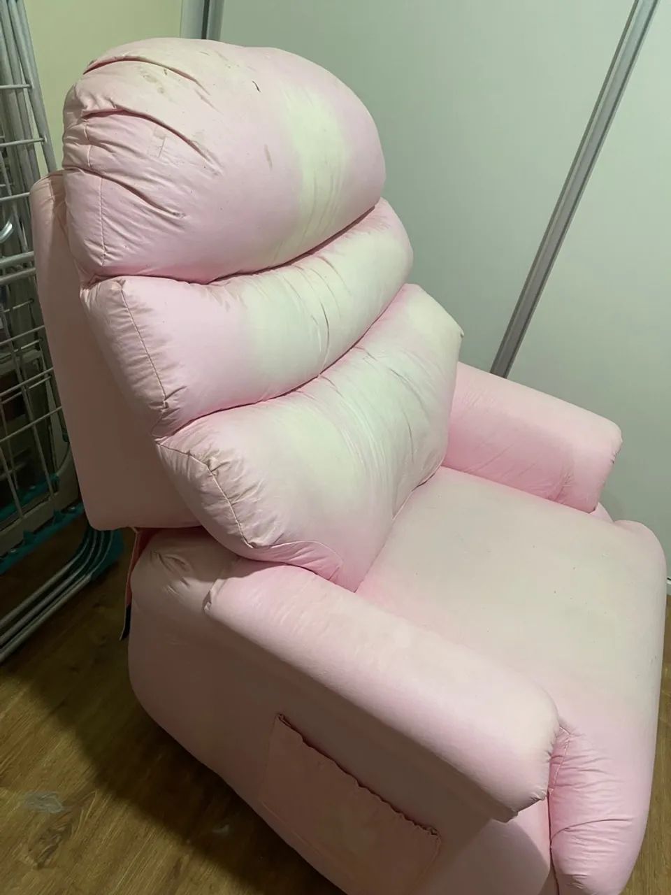 Poltrona Reclinável Rosa e Moncho branco