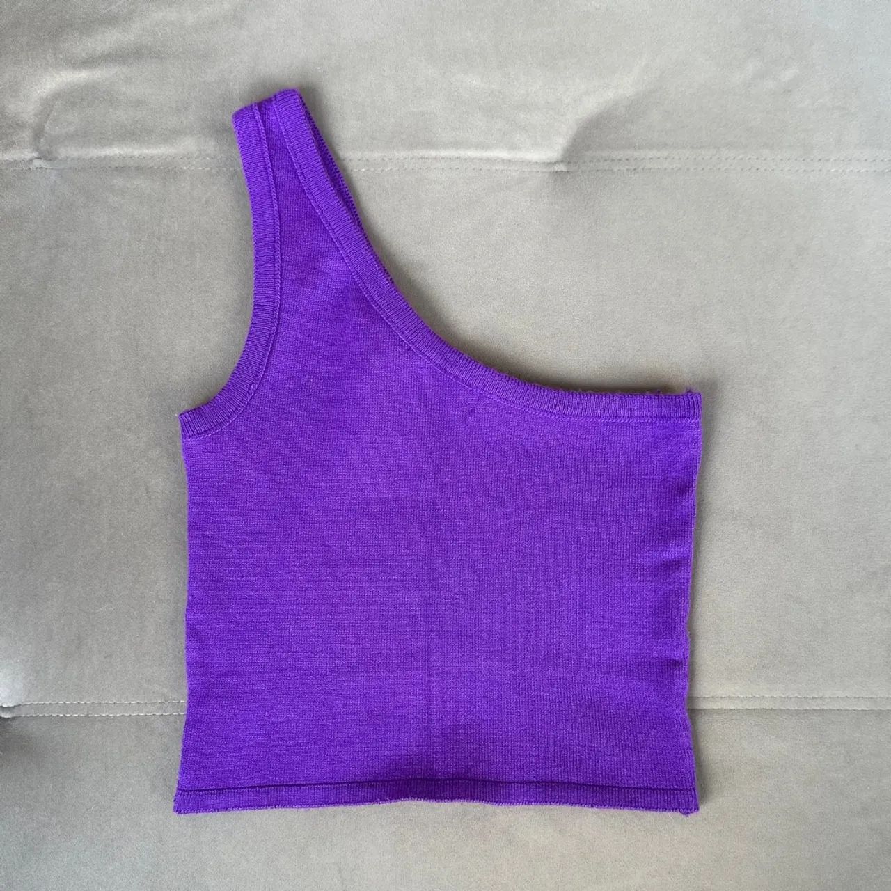 Regata Top Cropped Roxo Ombro Único  - Foto 2