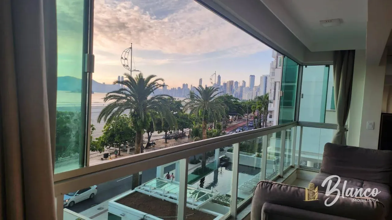 Apartamento com 3 dormitórios à venda, 171 m² por R$ 2.990.000,00 - Frente Mar - Balneário