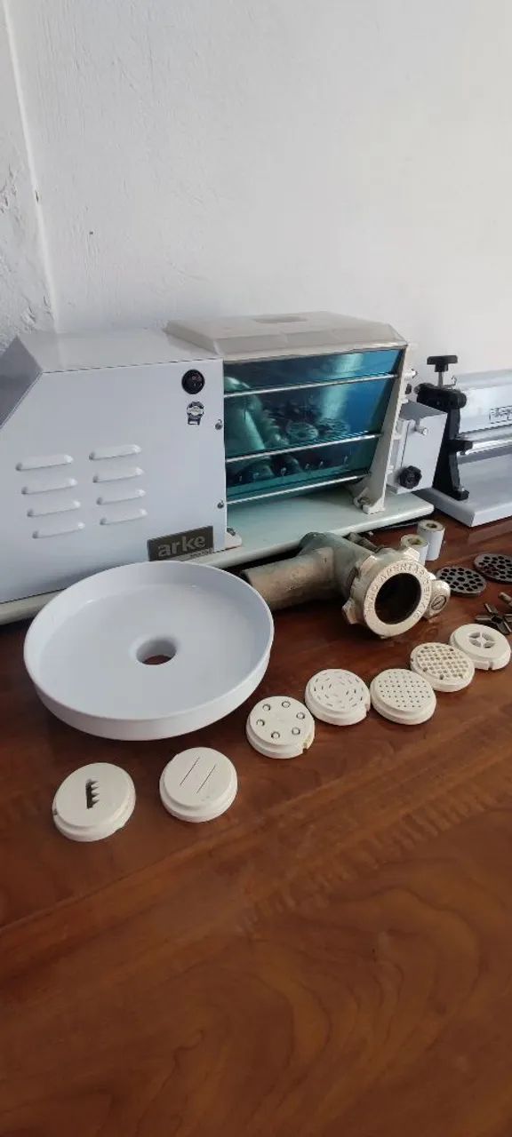 Máquina de fazer massa sova facil 5x1 Arkë , modelo SF300 