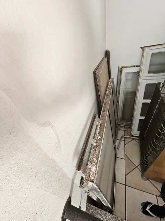 Janelas e Bascula de Alumínio, janela madeira e bancada de Granito com cuba. - Foto 4