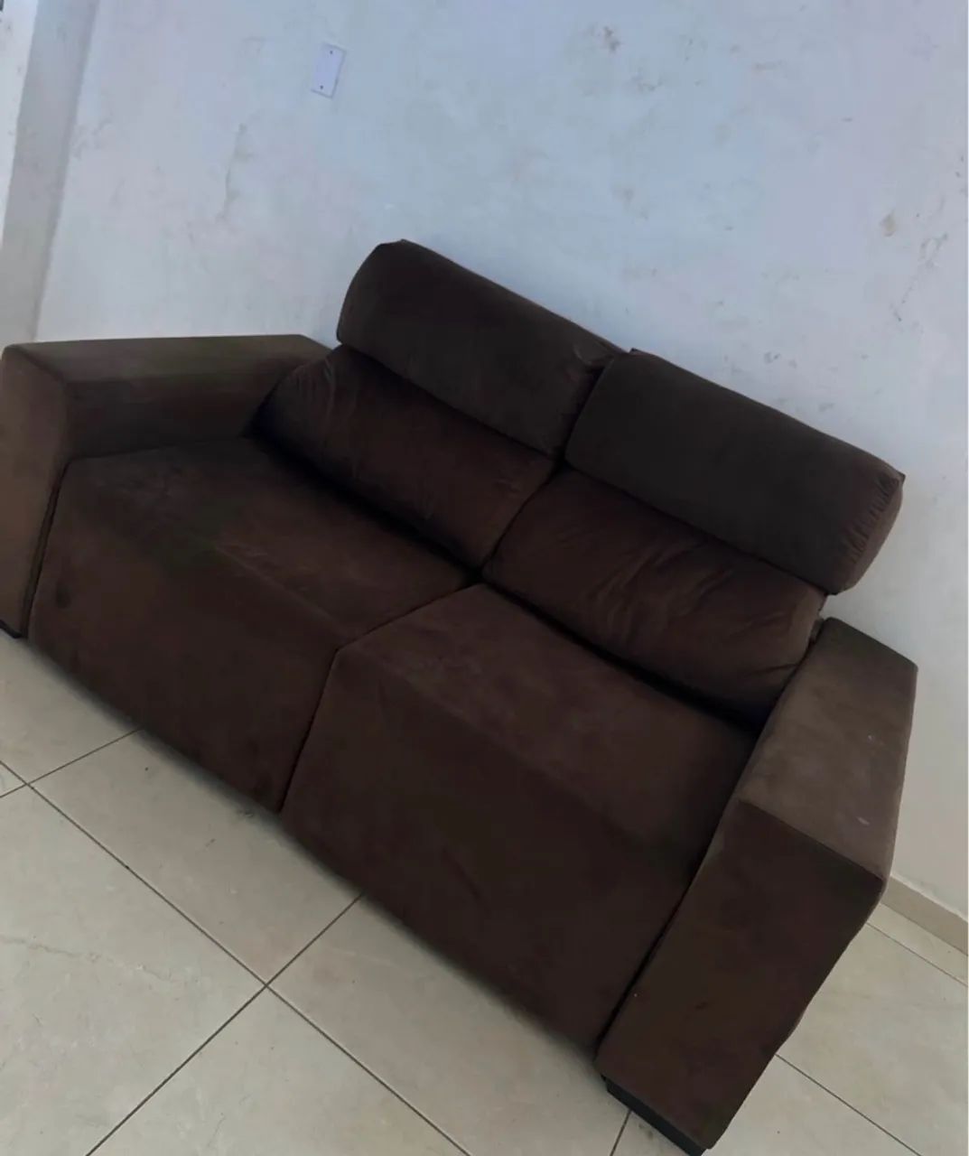 Sofá retrátil marrom