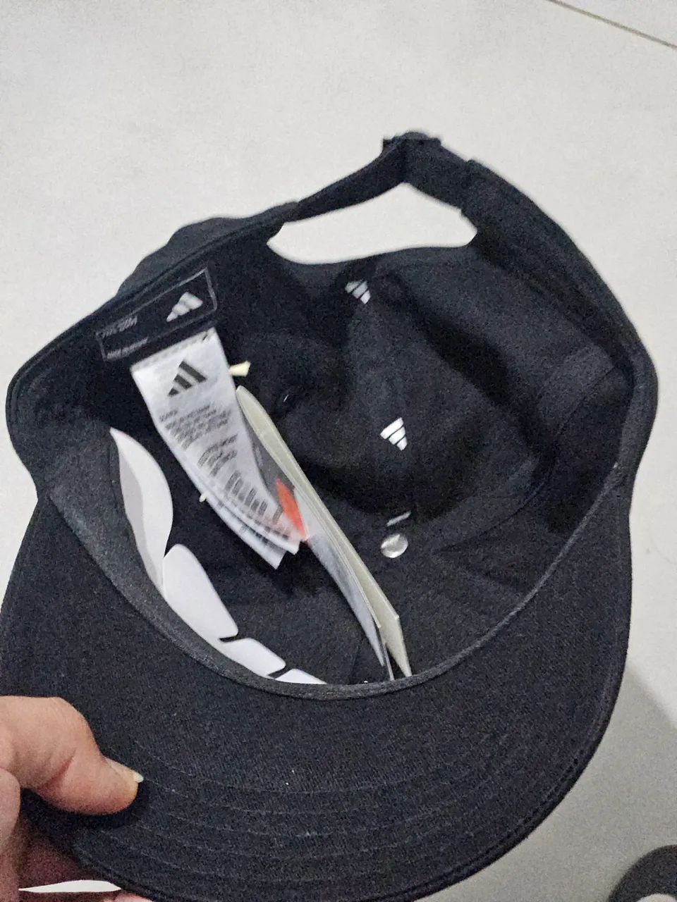 Boné preto adidas original comprado na loja - Foto 2