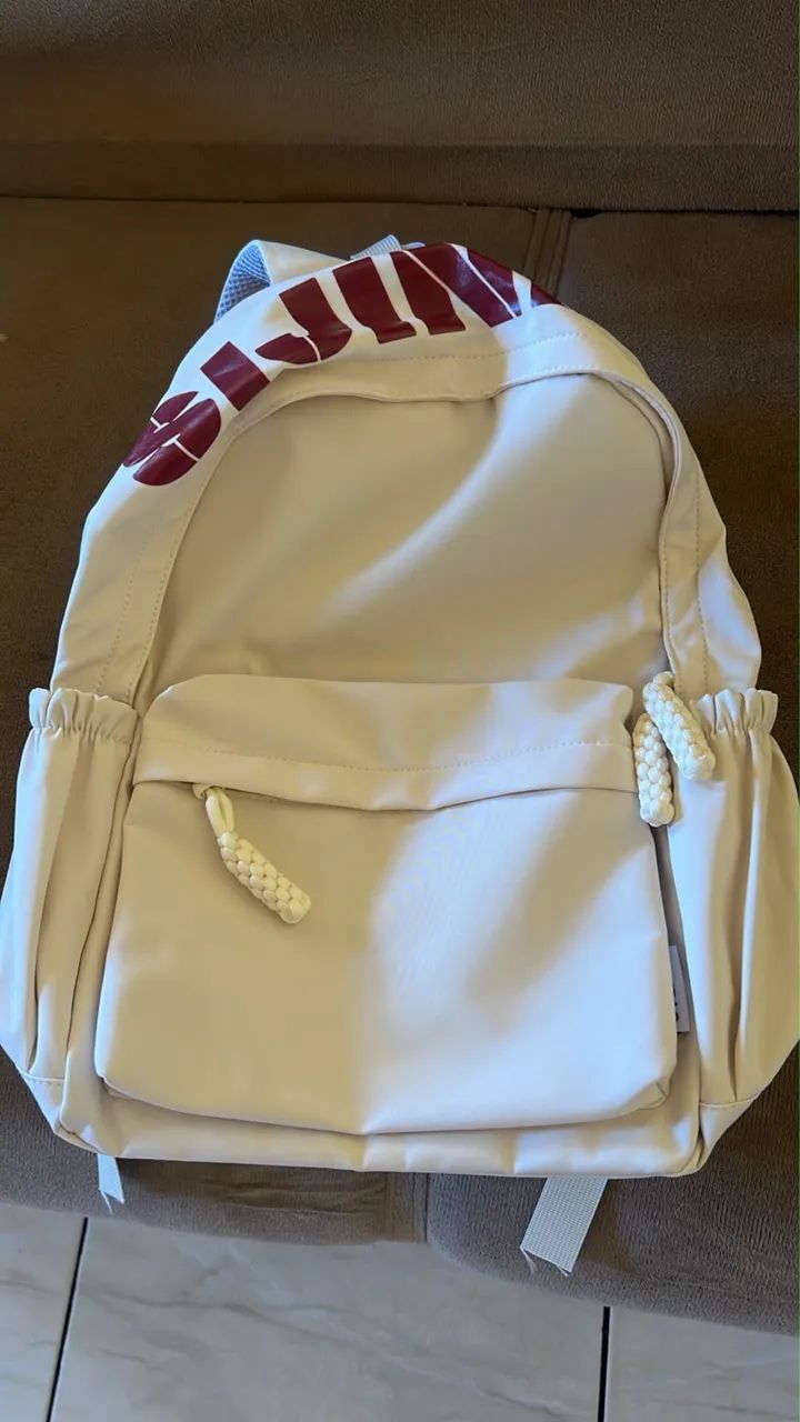 Mochila nova espaçosa 