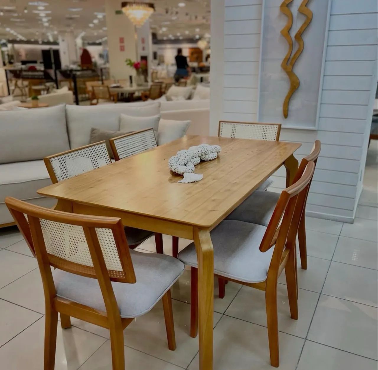 Mesa de Jantar com 06 cadeiras 1.60x90