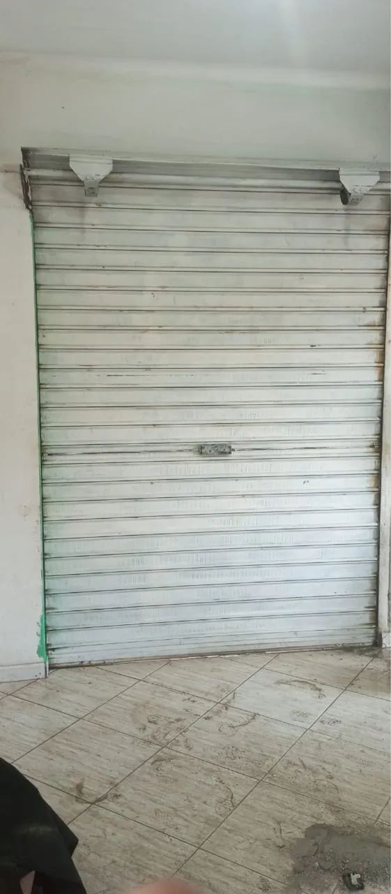 Duas Portas de aço de enrolar 