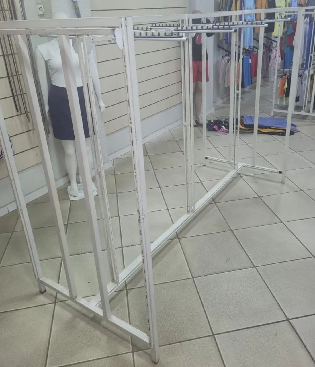 Oportunidade! Araras Comercial Expositora de Roupas - Foto 3