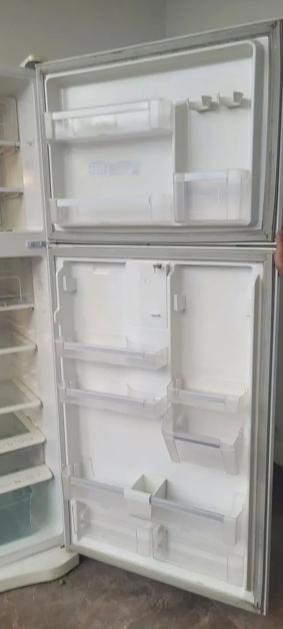 Geladeira Electrolux Digital Frost Free funcionamento perfeito gelando muito bem - Foto 2