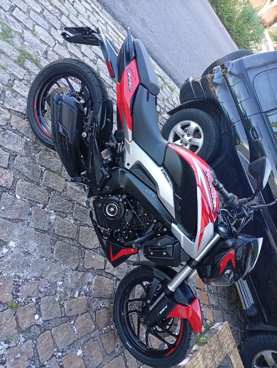 Bajaj Dominar 250 - Foto 3