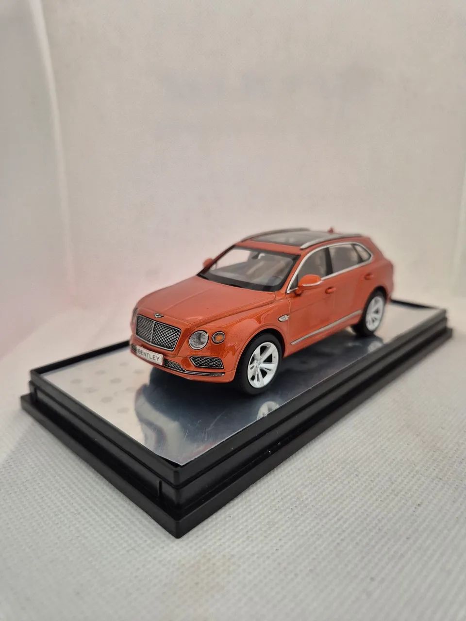 Miniatura Bentley Bentayga EWD - Escala 1&frasl;43 - Kyosho