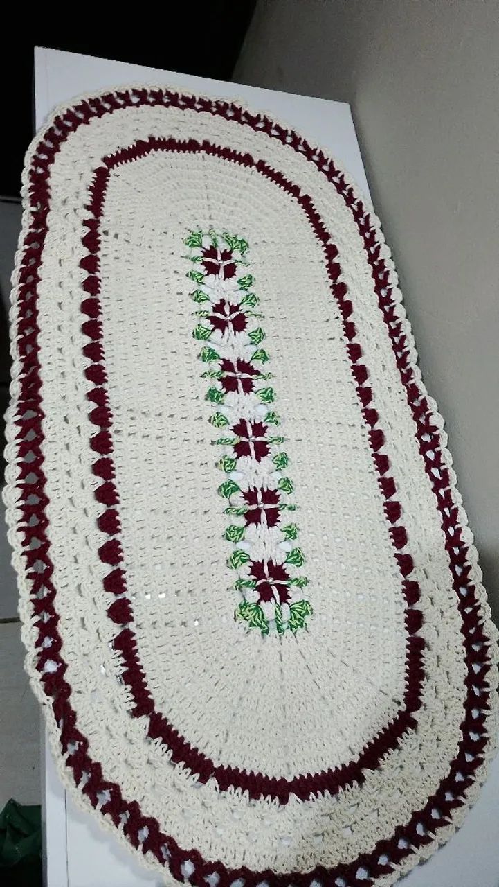 Trilho de mesa em crochê 
