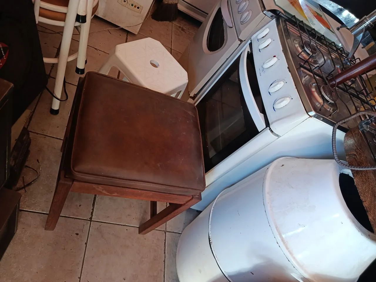 Banco almofadado antigo