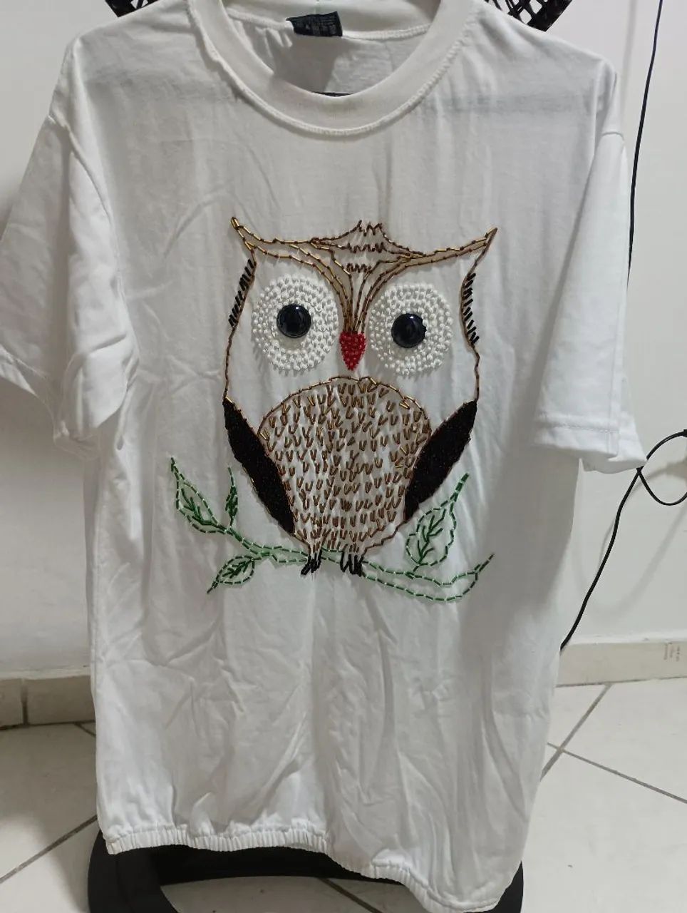Blusa de malha bordada a mão 