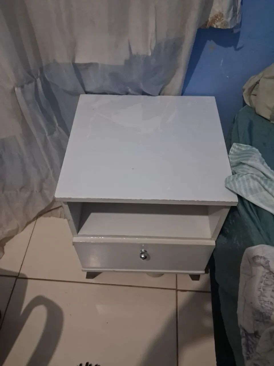CRIADO MUDO