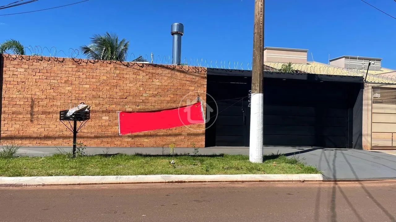 CASA TERREA COM PISCINA NA LAGOA ITATIAIA