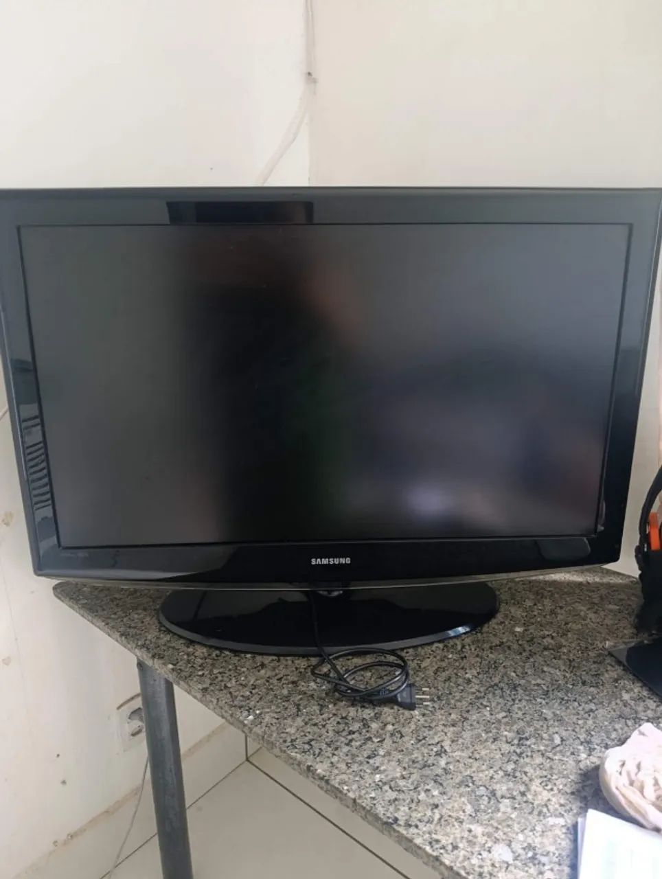 TV SAMSUNG 40 POLEGADAS - PRECISA DO CONVERSOR