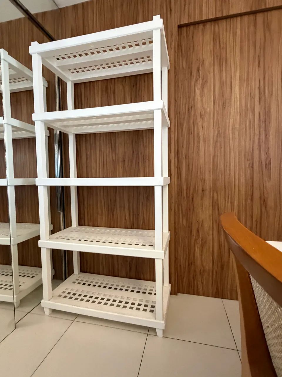     Estante Plástica Modular 5 Andares | Resistente e Desmontável