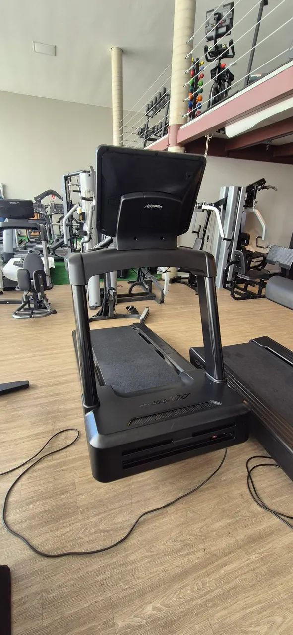 Esteira LifeFitness Integrity painel 24 polegadas - Foto 3