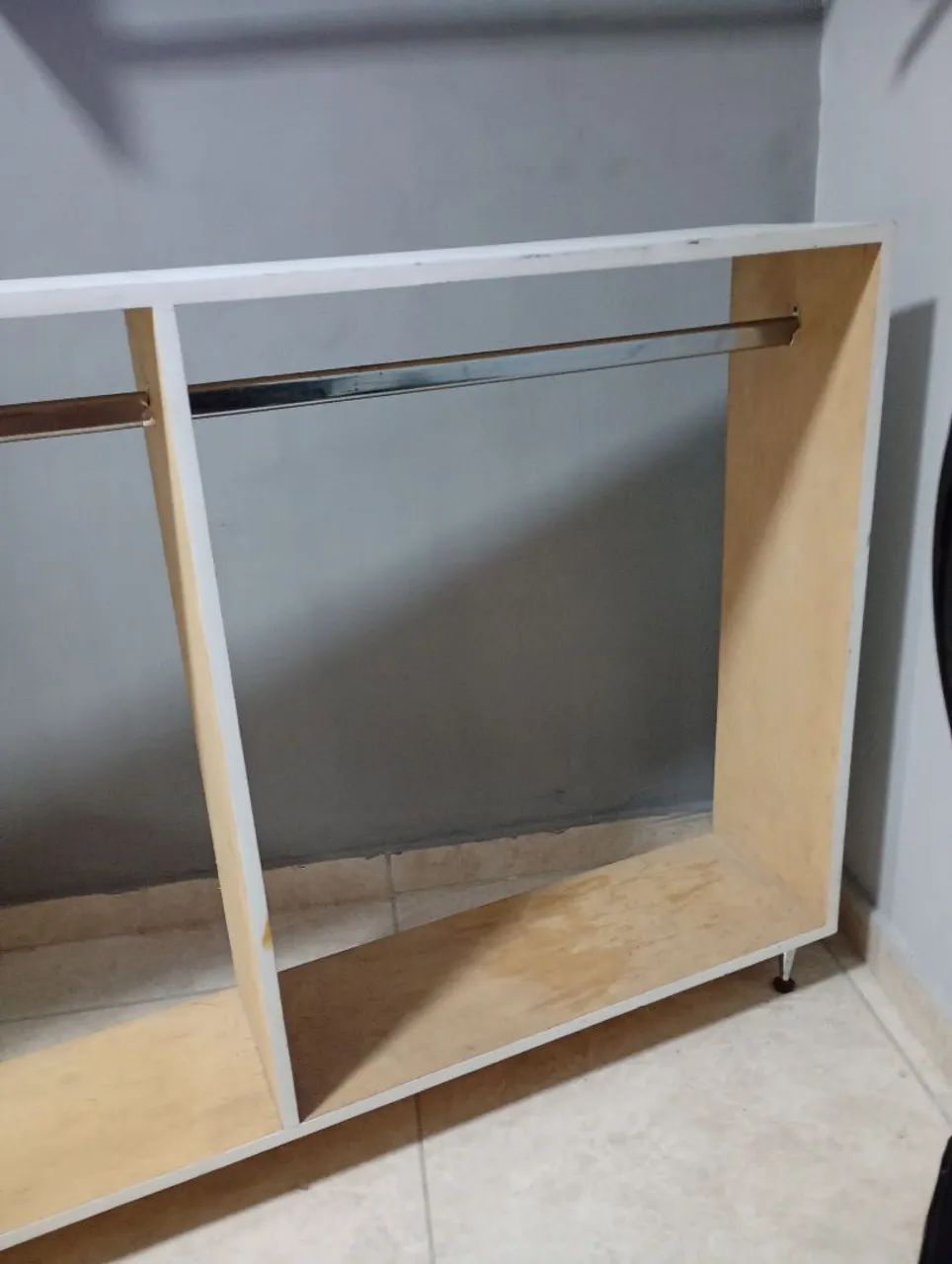 Cabideiro de chão para roupas e acessórios  - Foto 4